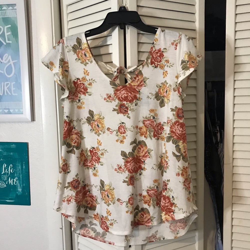 White and Floral Detail Short Sleeve Blouse